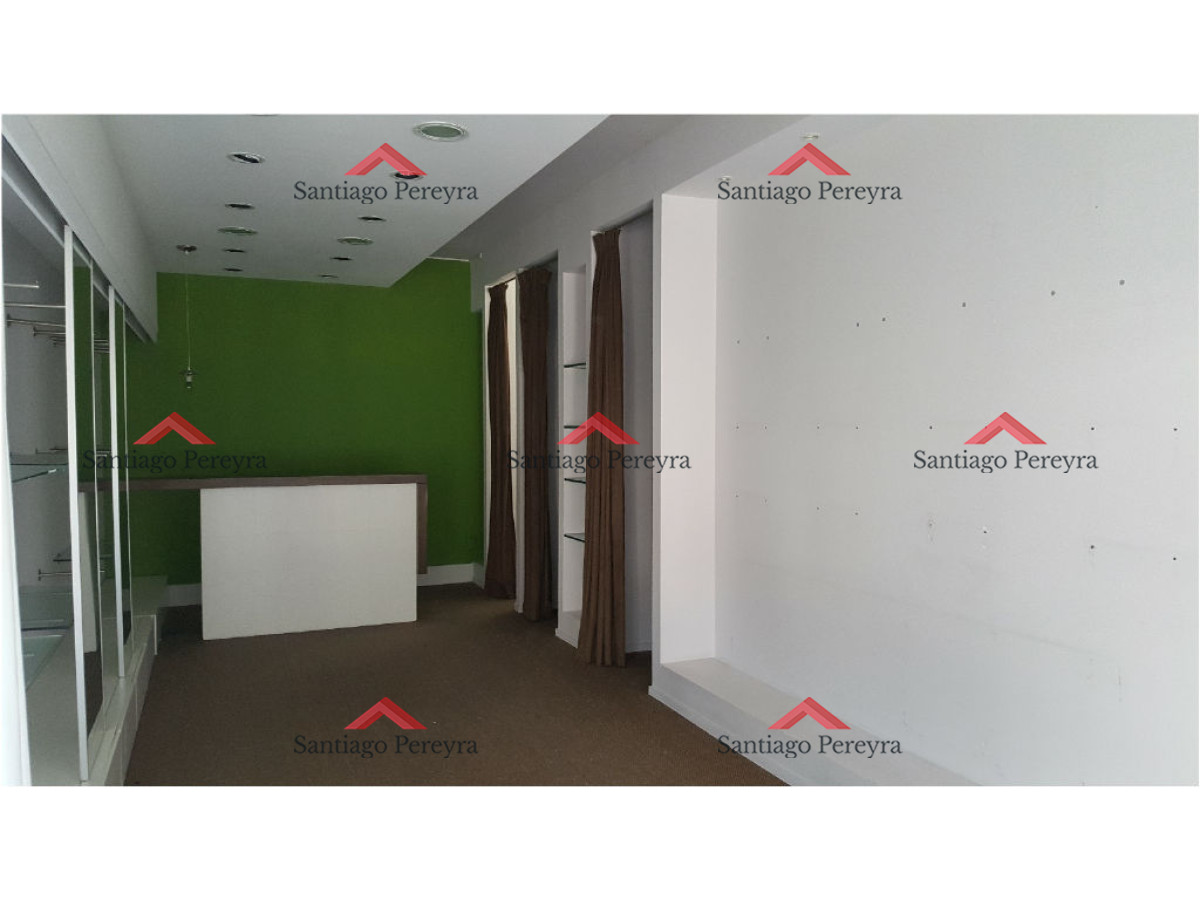 Local Comercial ID.11179 - Excelente local a la calle en venta en Punta del Este, Peninsula.