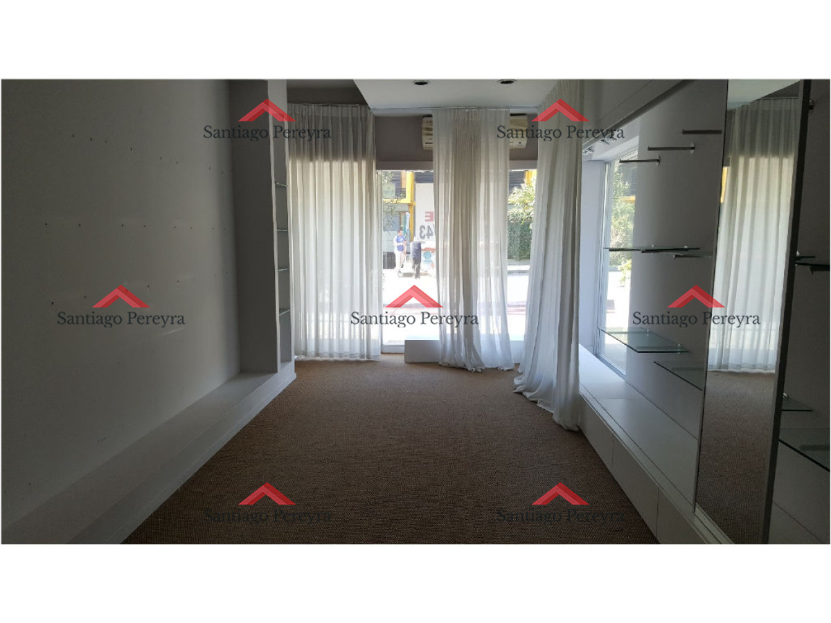 Local Comercial ID.11179 - Excelente local a la calle en venta en Punta del Este, Peninsula.
