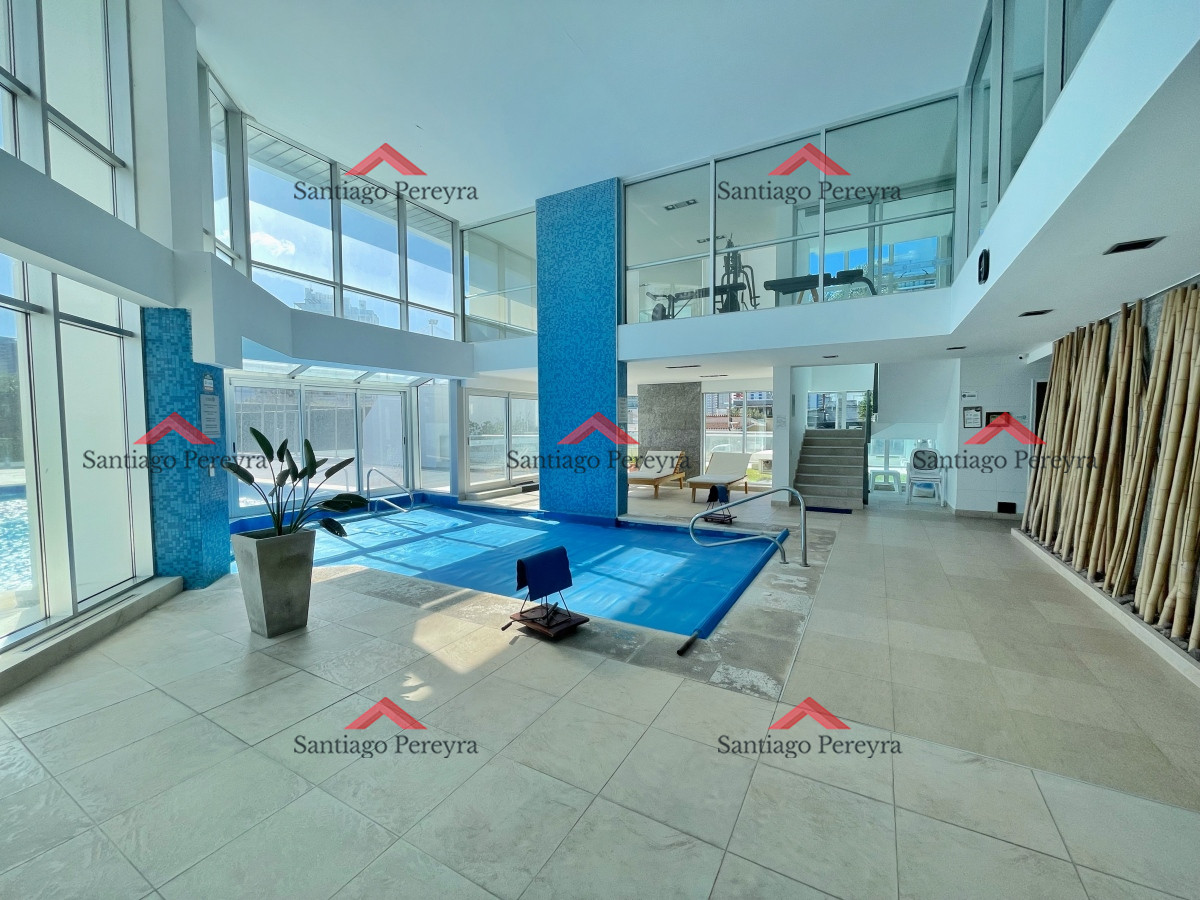 Apartamento ID.3082 - Amplio apartamento en venta, 3 dormitorios y dependencia, terraza con parrillero cerrada, excelentes amenities, zona Conrad a metros de playa mansa
