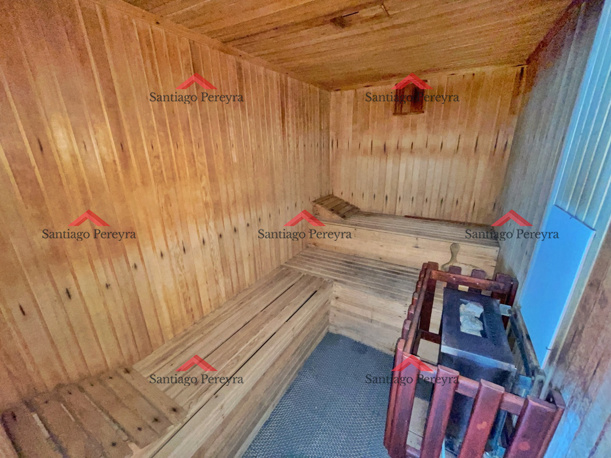 Apartamento ID.3082 - Amplio apartamento en venta, 3 dormitorios y dependencia, terraza con parrillero cerrada, excelentes amenities, zona Conrad a metros de playa mansa