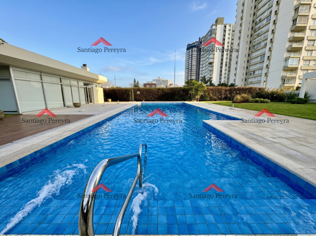 Apartamento ID.17208 - Apartamento en venta en primera línea de la Playa Mansa, Punta del Este — 130 m² con vista al mar