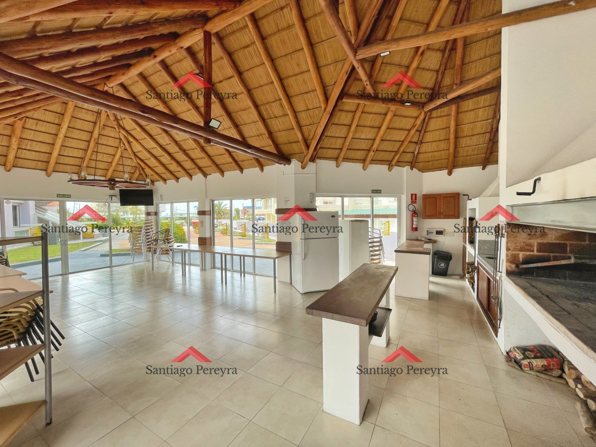 Apartamento ID.14538 - En venta, apartamento de 2 dormitorios y medio con amenities y terraza a pasos del mar 