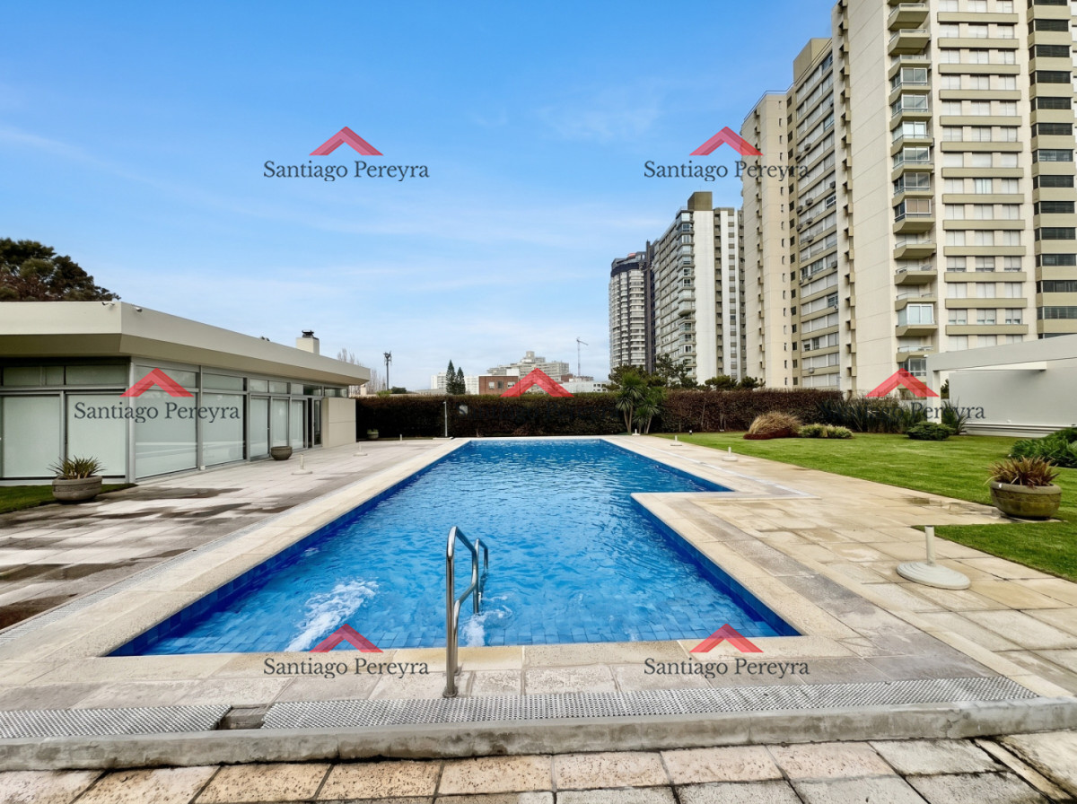 Apartamento ID.17208 - Apartamento en venta en primera línea de la Playa Mansa, Punta del Este — 130 m² con vista al mar