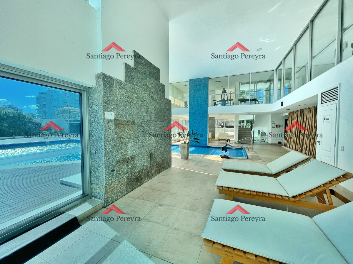 Apartamento ID.3082 - Amplio apartamento en venta, 3 dormitorios y dependencia, terraza con parrillero cerrada, excelentes amenities, zona Conrad a metros de playa mansa
