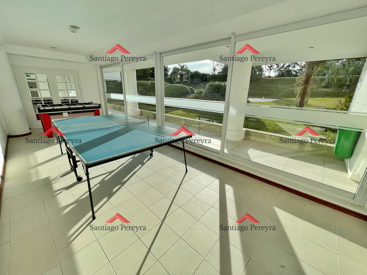 Apartamento ID.2717 - Excelente propiedad frente al mar, 3 dormitorios en suite mas dependencia amplio living con vista al mar y parrillero propio 163m2