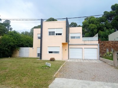Venta casa 4 dormitorios. Pinares, Punta del Este. 