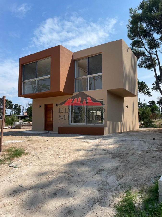 Casa en Laguna del Diario. Excelente diseño. A estrenar - EMP3001C