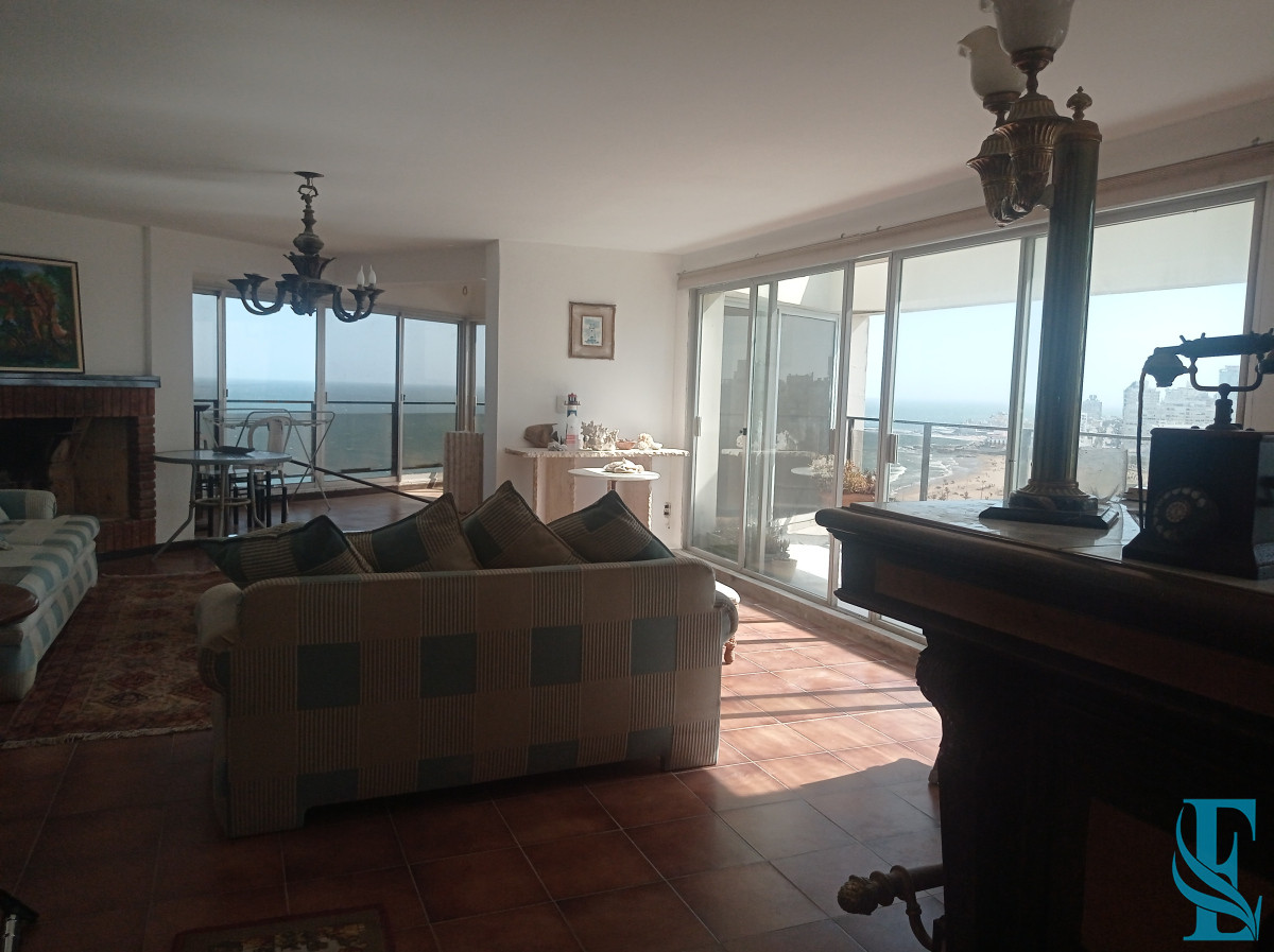 Apartamento ID.850 - PentHouse 4 Dormitorios Playa Brava Punta del Este  