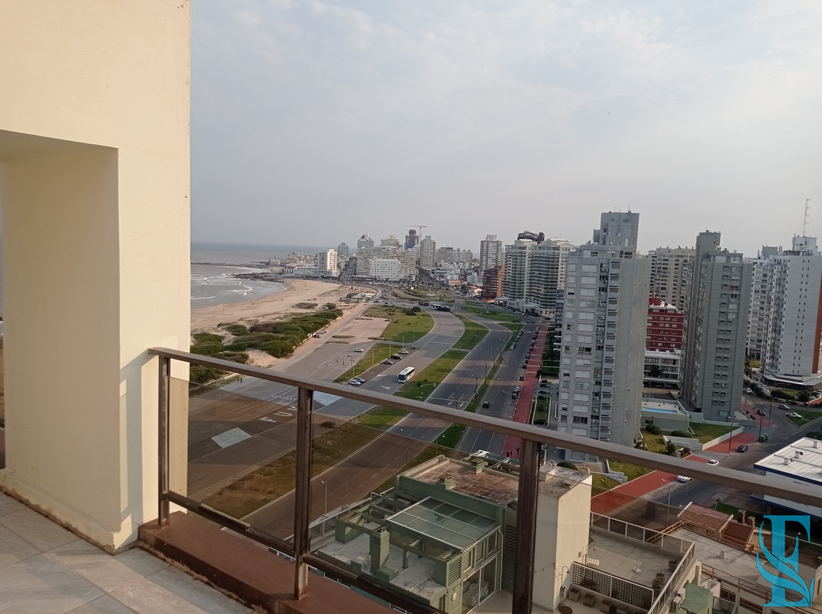 Apartamento ID.850 - PentHouse 4 Dormitorios Playa Brava Punta del Este  