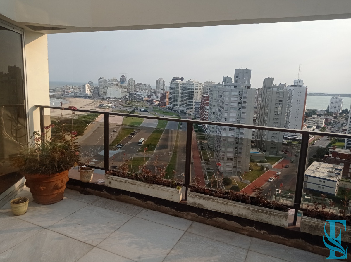 Apartamento ID.850 - PentHouse 4 Dormitorios Playa Brava Punta del Este  