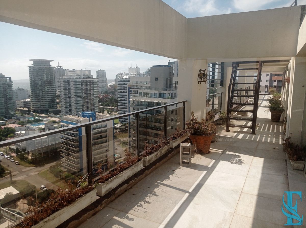 Apartamento ID.850 - PentHouse 4 Dormitorios Playa Brava Punta del Este  