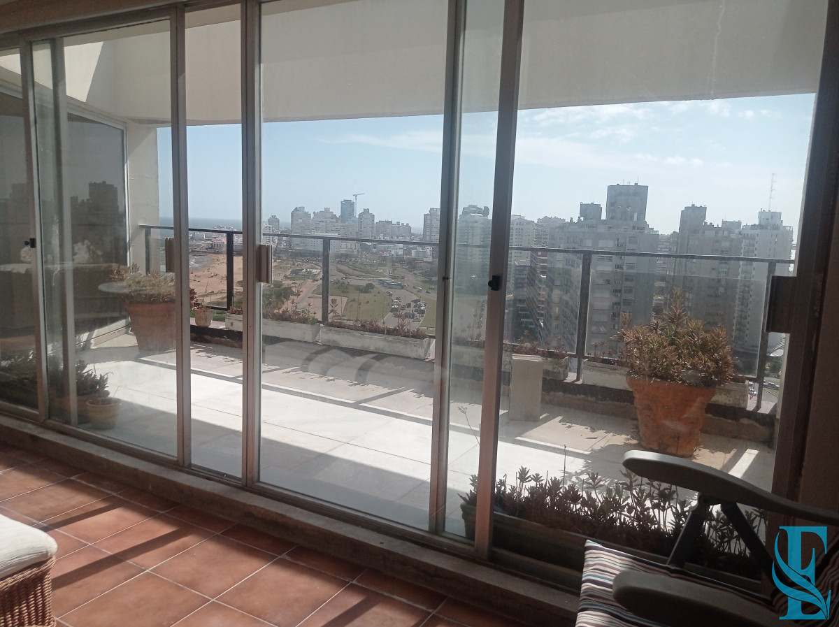 Apartamento ID.850 - PentHouse 4 Dormitorios Playa Brava Punta del Este  