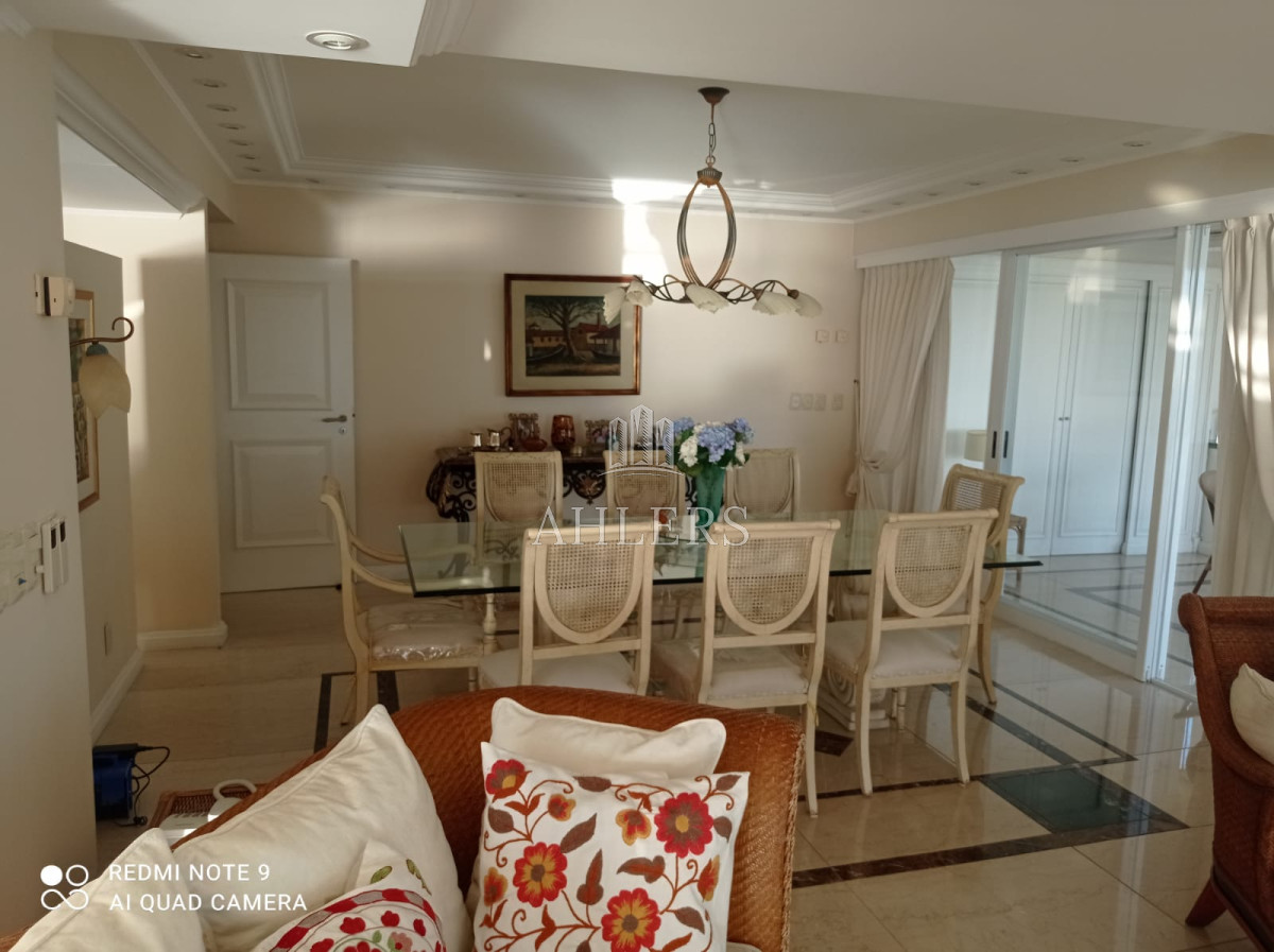 Apartamento ID.54 - Semi-piso Edificio Golden Gaite, Parada 7, Playa Mansa. Excelente vista y superficie