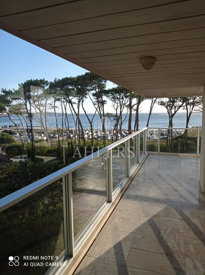 Apartamento ID.55 - Semi-piso Edificio Golden Gaite. Excelente construcción y vista
