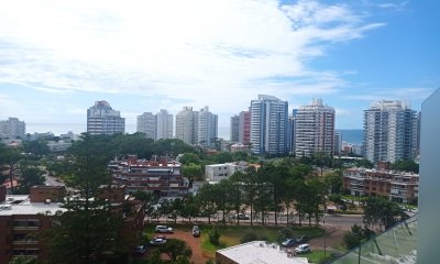 Penthouse en zona del Enjoy, piso alto con vista y en dos plantas