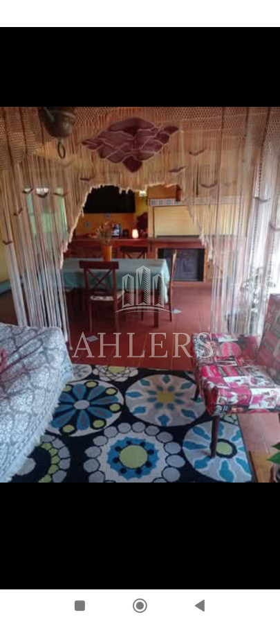 Casa ID.204 - Se vende cabaña de 4 dormitorios, cuenta con living, cocina, dos parrilleros