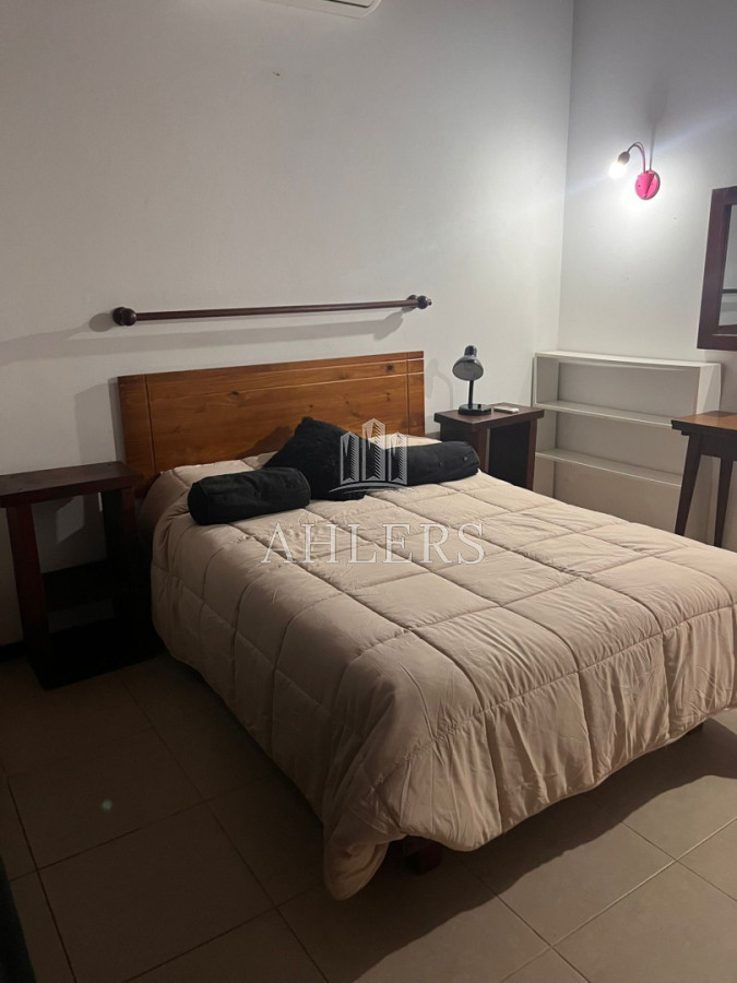 Casa ID.358 - Se vende casa en Barrio Marly cuenta con 4 dormitorios, 3 baños, living con estufa 