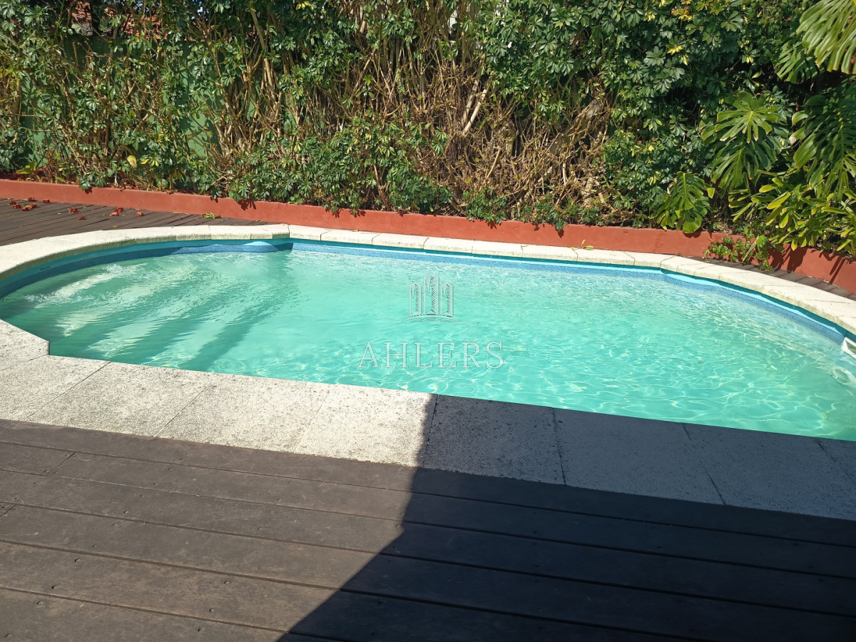 Casa ID.492 - SE VENDE CASA EN BARRIO CANTEGRIL - PUNTA DEL ESTE