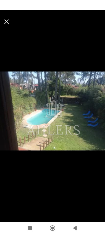 Casa ID.204 - Se vende cabaña de 4 dormitorios, cuenta con living, cocina, dos parrilleros