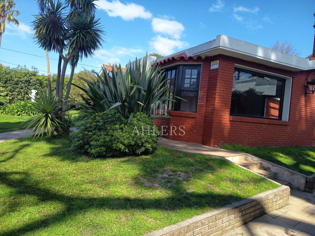 Casa ID.492 - SE VENDE CASA EN BARRIO CANTEGRIL - PUNTA DEL ESTE