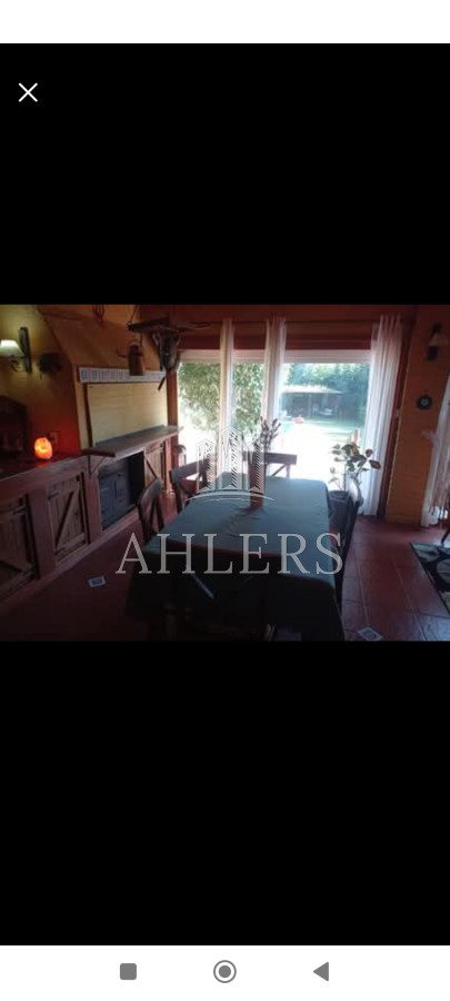 Casa ID.204 - Se vende cabaña de 4 dormitorios, cuenta con living, cocina, dos parrilleros