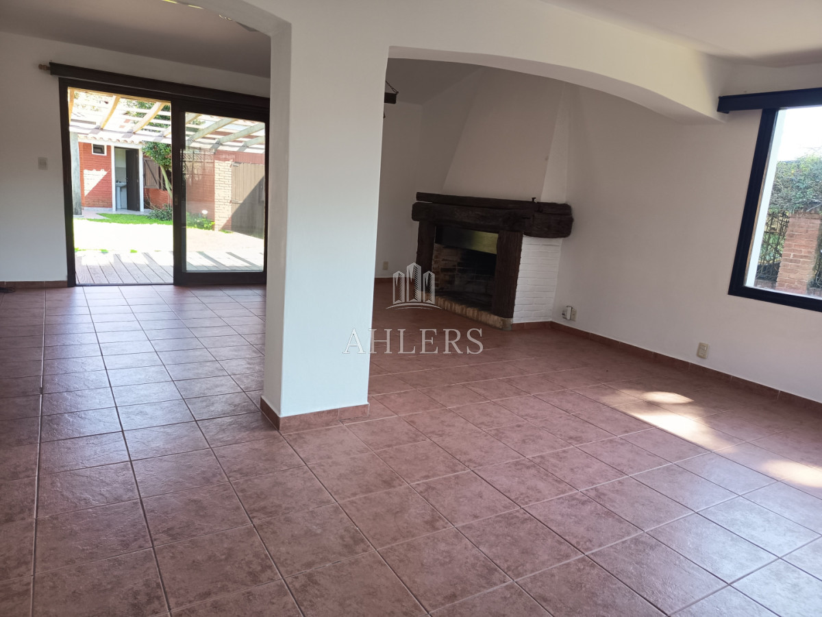 Casa ID.492 - SE VENDE CASA EN BARRIO CANTEGRIL - PUNTA DEL ESTE