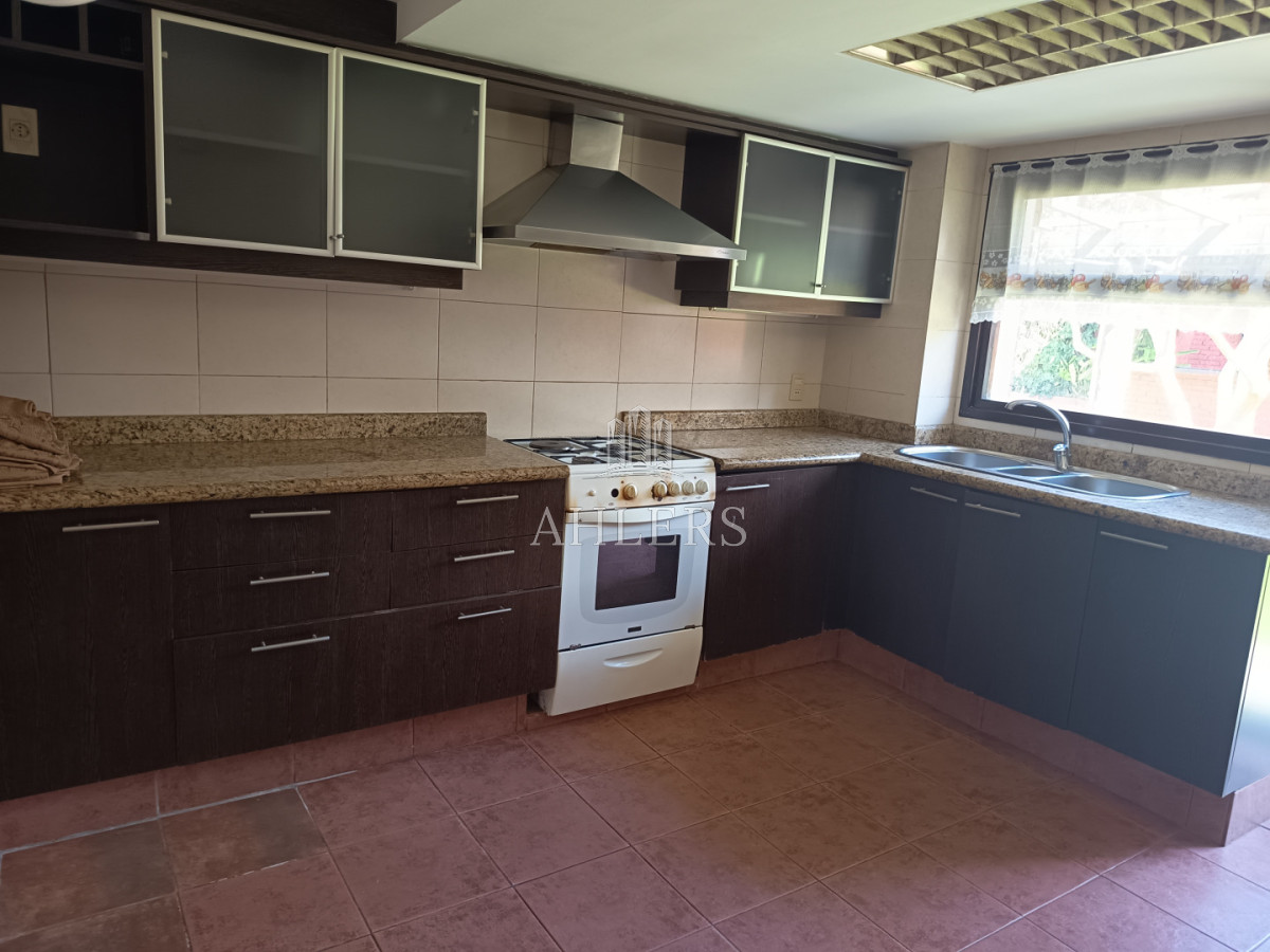 Casa ID.492 - SE VENDE CASA EN BARRIO CANTEGRIL - PUNTA DEL ESTE