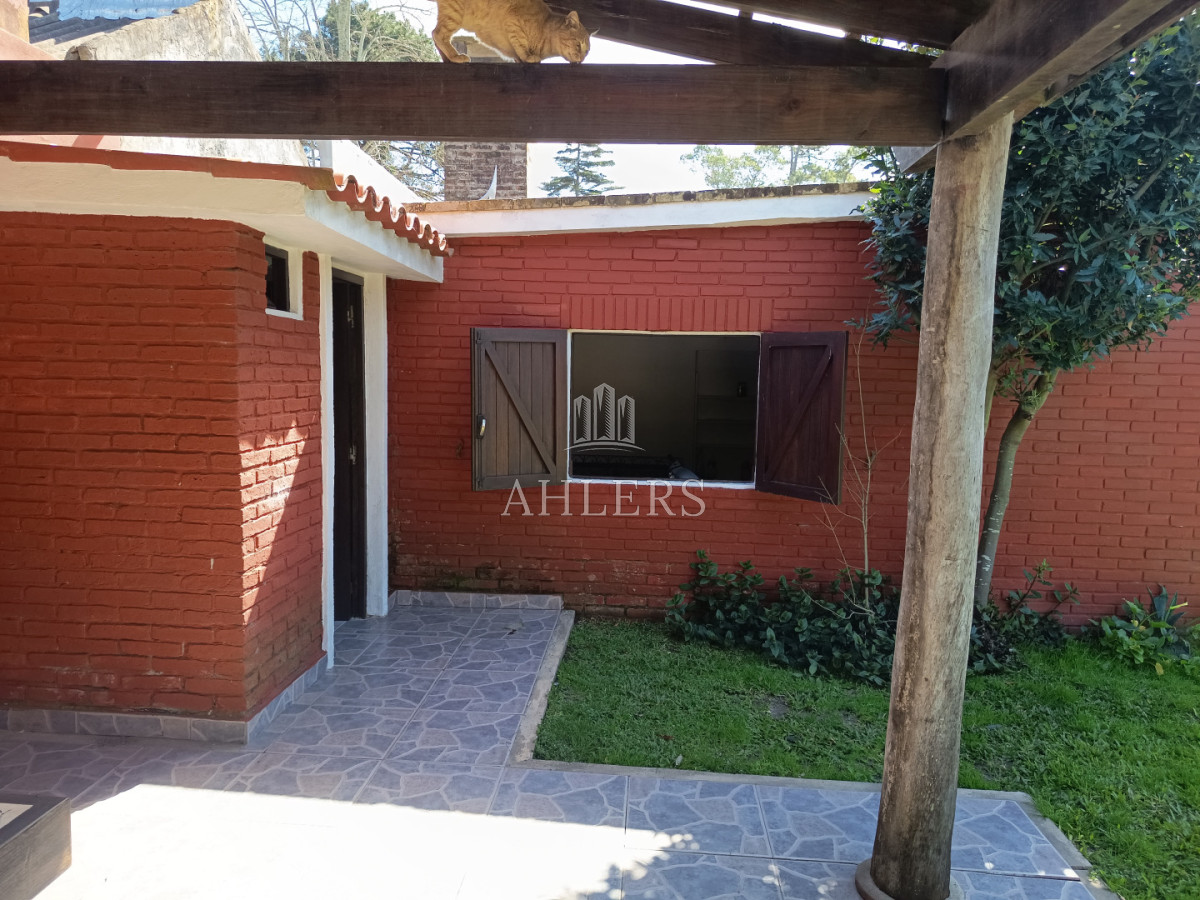 Casa ID.492 - SE VENDE CASA EN BARRIO CANTEGRIL - PUNTA DEL ESTE