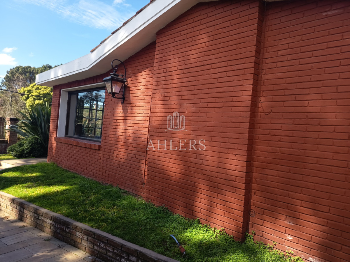 Casa ID.492 - SE VENDE CASA EN BARRIO CANTEGRIL - PUNTA DEL ESTE