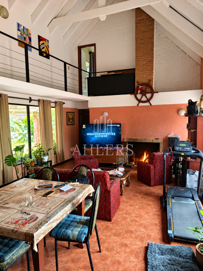 Casa ID.504 - Se vende Chalet en Pinares a pasos del Mar 