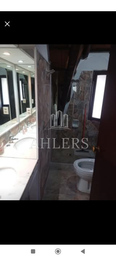 Casa ID.204 - Se vende cabaña de 4 dormitorios, cuenta con living, cocina, dos parrilleros