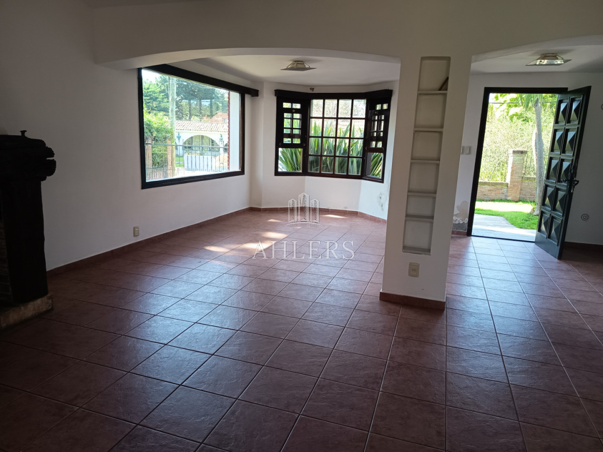 Casa ID.492 - SE VENDE CASA EN BARRIO CANTEGRIL - PUNTA DEL ESTE