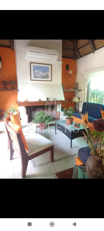 Casa ID.204 - Se vende cabaña de 4 dormitorios, cuenta con living, cocina, dos parrilleros