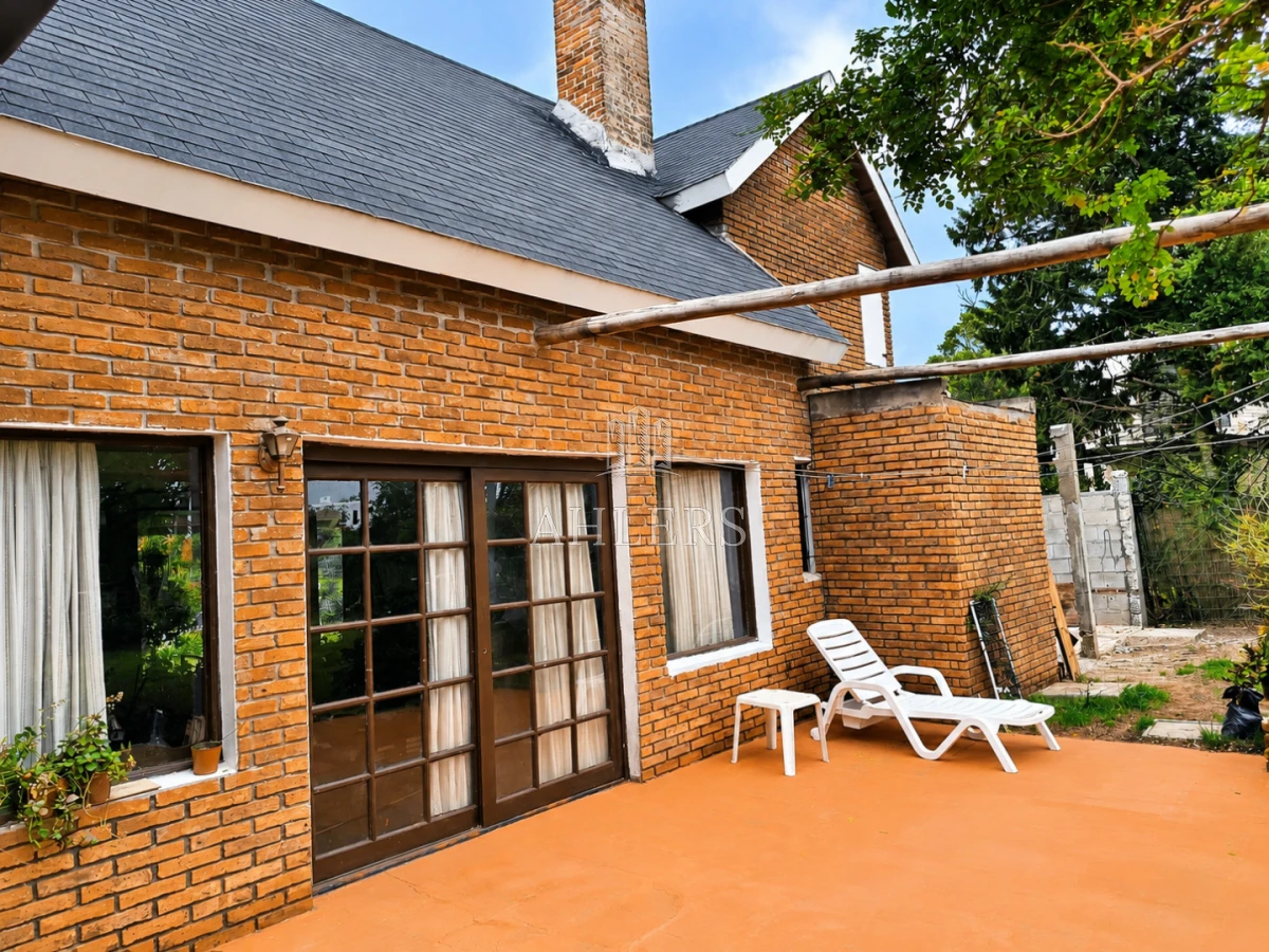 Casa ID.504 - Se vende Chalet en Pinares a pasos del Mar 