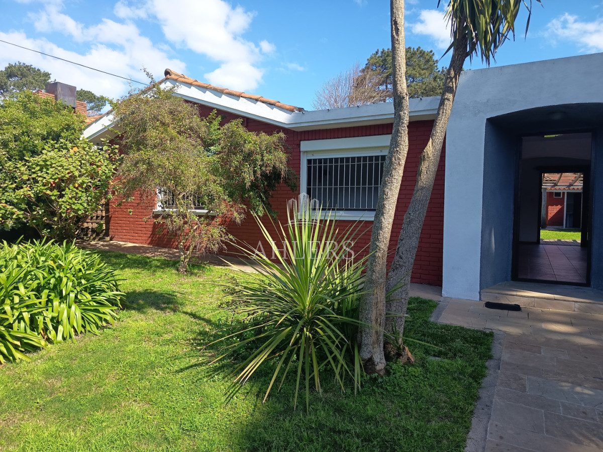 Casa ID.492 - SE VENDE CASA EN BARRIO CANTEGRIL - PUNTA DEL ESTE
