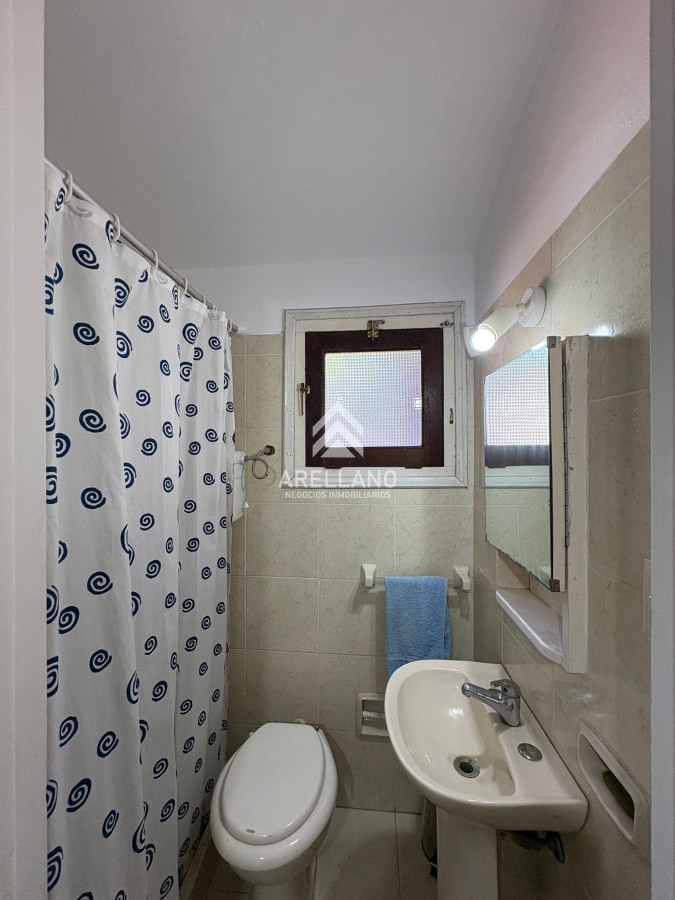 Casa ID.5591 - Venta casa 3 dormitorios y dependencia en zona colegios