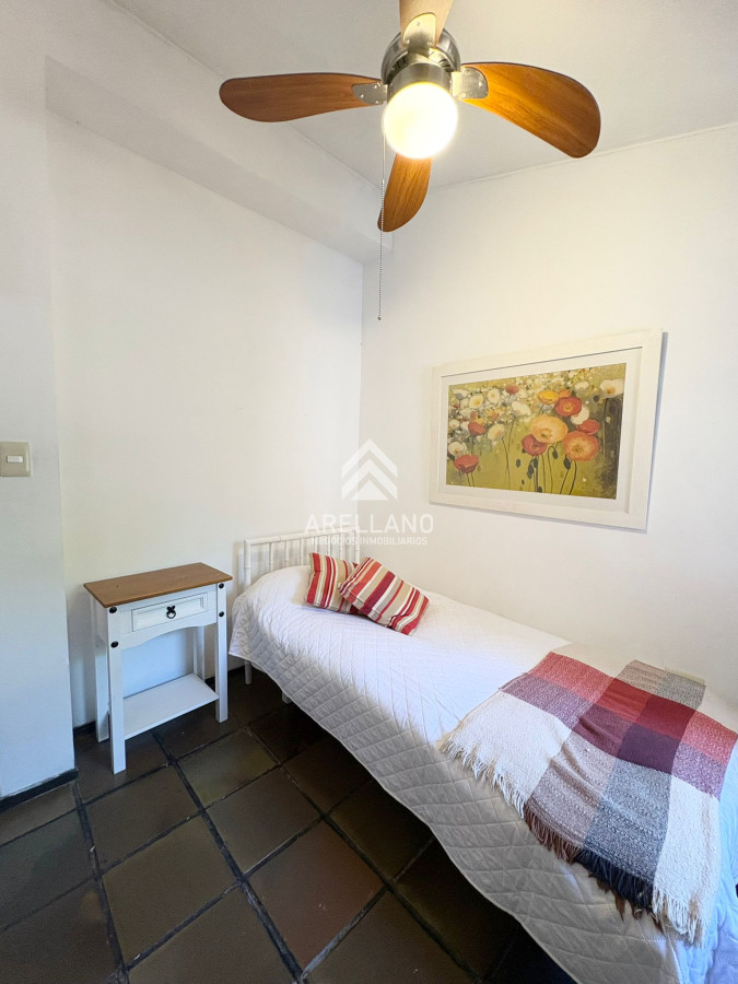 Casa ID.5591 - Venta casa 3 dormitorios y dependencia en zona colegios