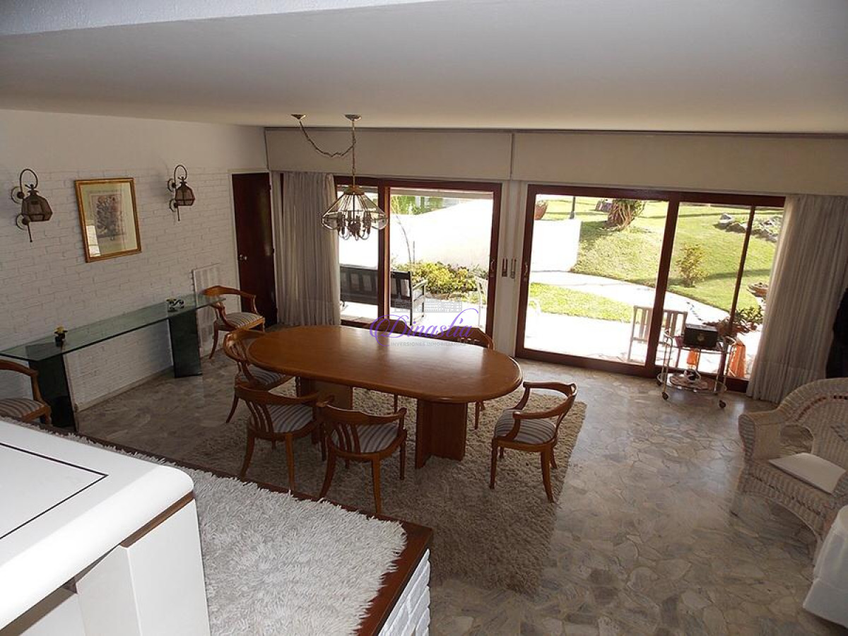 Casa ID.341 - Alquiler temporal Casa 5 dormitorios en Playa Mansa, Punta del Este