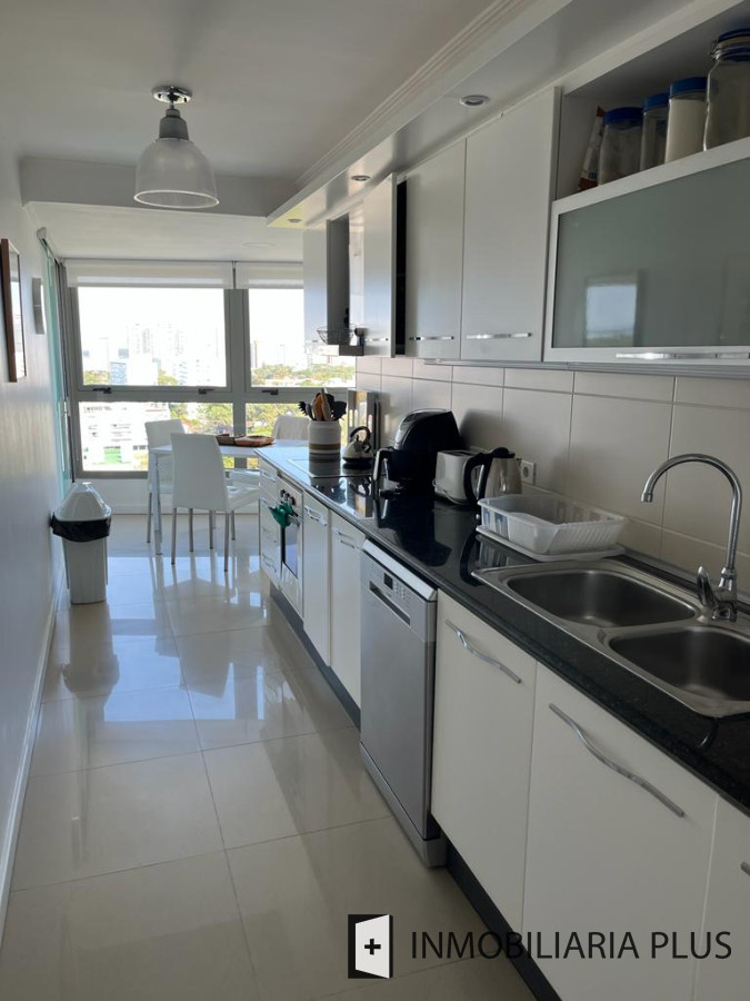 Apartamento ID.999 - Venta de Apartamento de 3 Dormitorios 4 Baños 1 Suites con capacidad para 6 personas en 130 m2 en Punta del Este