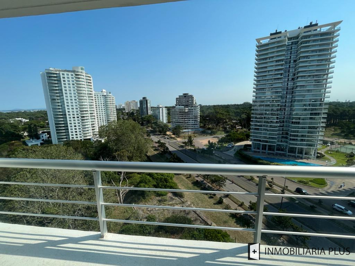 Apartamento ID.999 - Venta de Apartamento de 3 Dormitorios 4 Baños 1 Suites con capacidad para 6 personas en 130 m2 en Punta del Este