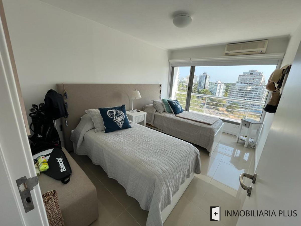 Apartamento ID.999 - Venta de Apartamento de 3 Dormitorios 4 Baños 1 Suites con capacidad para 6 personas en 130 m2 en Punta del Este
