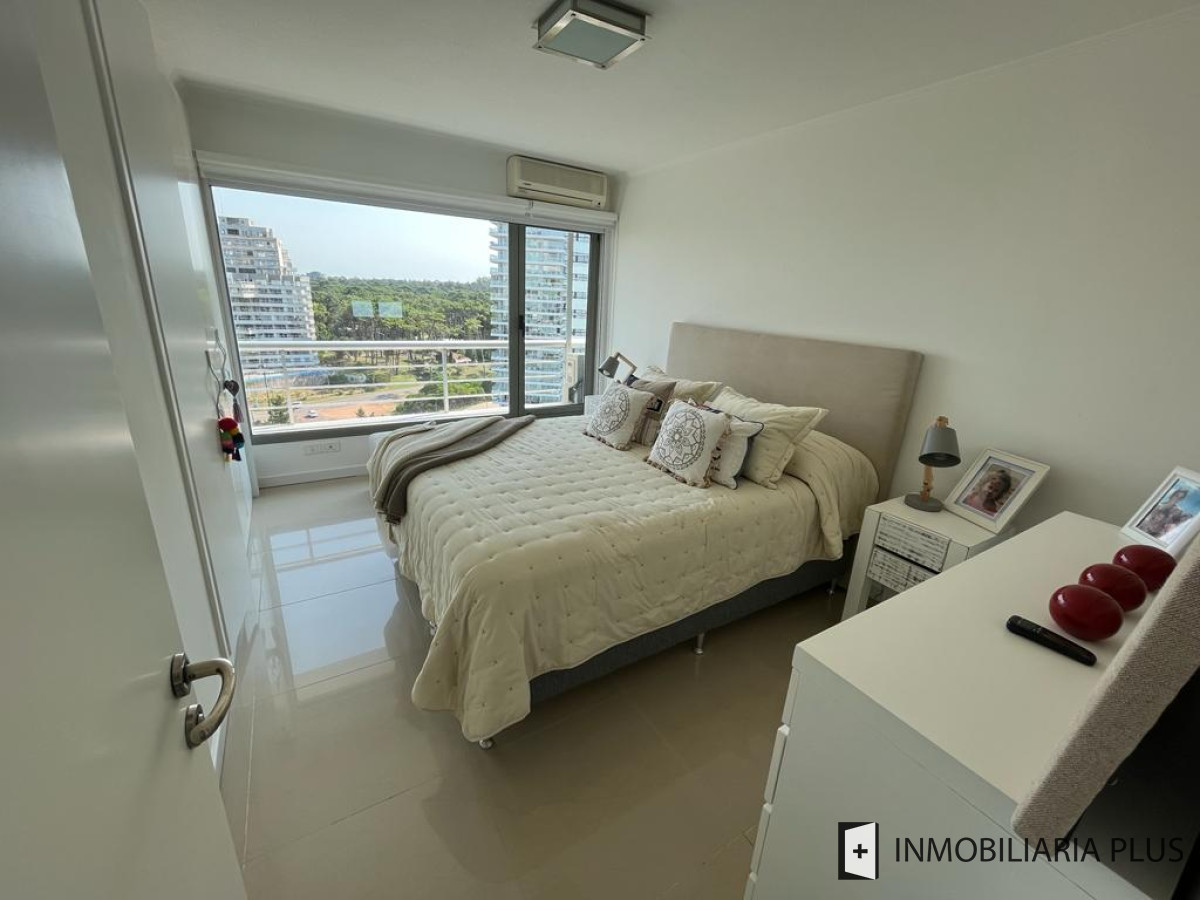 Apartamento ID.999 - Venta de Apartamento de 3 Dormitorios 4 Baños 1 Suites con capacidad para 6 personas en 130 m2 en Punta del Este