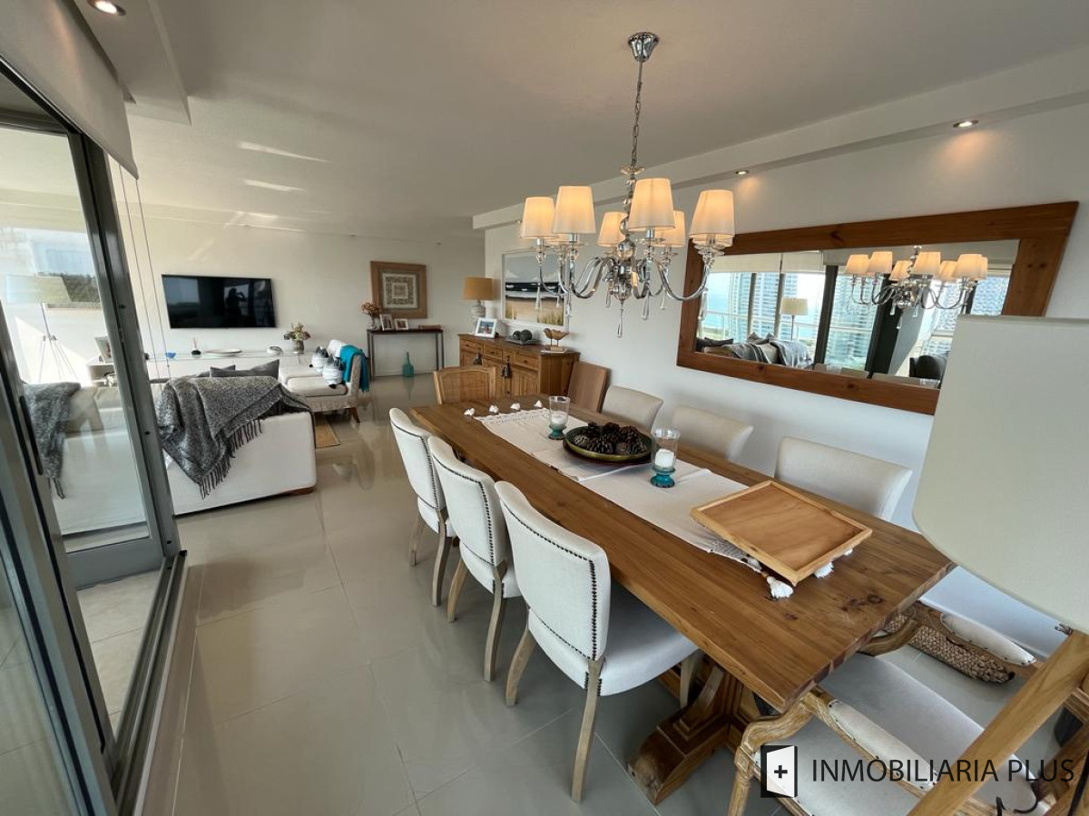 Apartamento ID.999 - Venta de Apartamento de 3 Dormitorios 4 Baños 1 Suites con capacidad para 6 personas en 130 m2 en Punta del Este