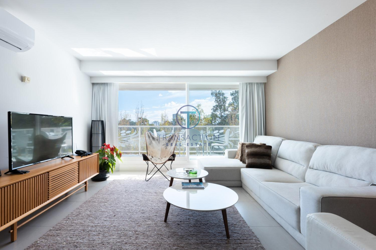 Apartamento ID.1476/Vende-apartamento-esquinero-con-vista-al-mar-de-2-dormitorios-en-Alexander-Boulevard-Punta-del-Este- - Apartamento en Punta del Este, 