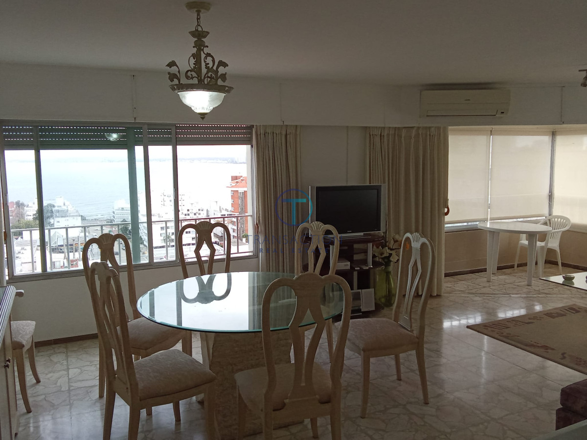 Apartamento ID.555/Departamento-de-3-dormitorio-con-parrillero-en-venta-,-ultimo-piso-frente-al-mar,-Punta-del-Este - Apartamento en Punta del Este, Península