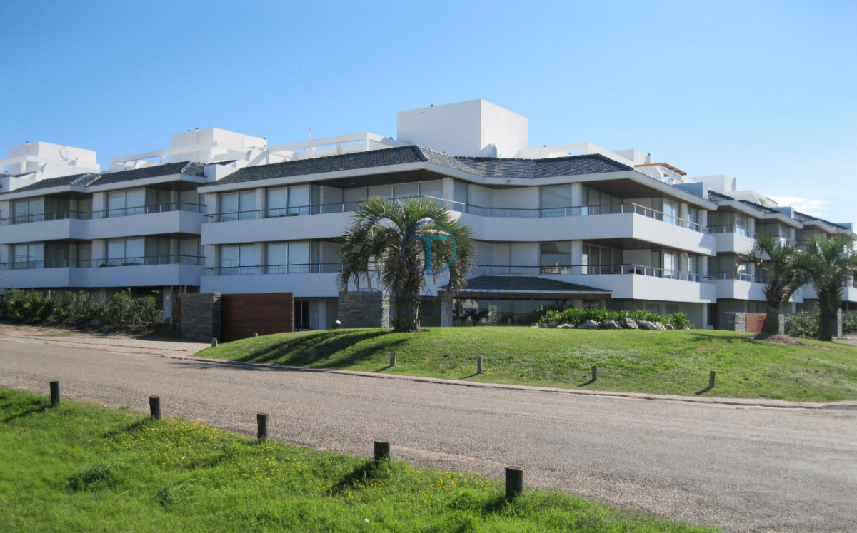 Apartamento ID.1051/-Venta--Apartamento-3-dormitorios--Puerto-de-Punta-este - Apartamento en La Barra, Montoya