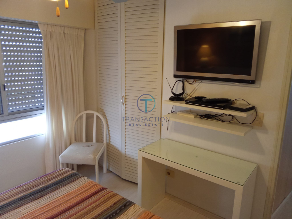 Apartamento ID.557/-Venta--Apartamento-3-dormitorios--Puerto-de-Punta-este - Apartamento en Punta del Este, Península