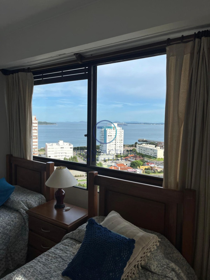 Apartamento ID.1057/Venta,-3-dormitorios-con-parrillero-propio,-a-pasos-del-mar - Apartamento 3 dormitorios con vista al mar, parada 2 de la brava