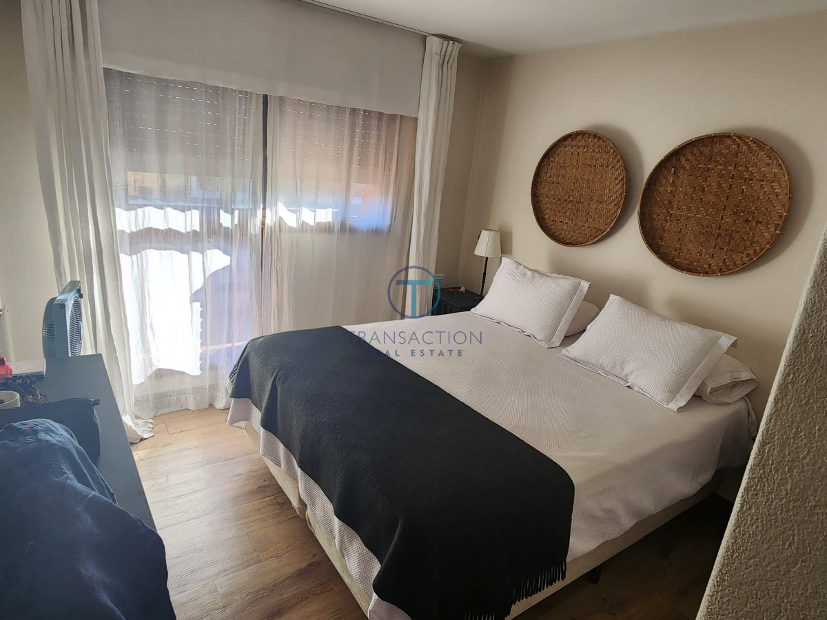 Apartamento ID.887/-2-Dormitorios-y-Parrillero-Frente-a-Playa-Brava,-Punta-del-Este - Apartamento frente al mar, Peninsula Punta este