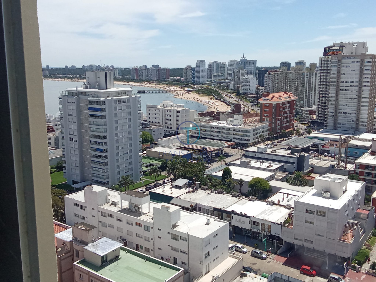 Apartamento ID.892/Venta,-3-Dormitorios-en-Playa-Mansa-con-Vista-al-Mar - Venta - Apartamento en el centro de la Punta